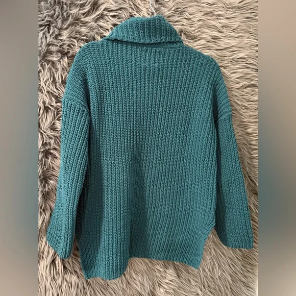 NWOT Abercrombie Oversized Chenille Turtleneck - Size XS | Color: Teal - Picture 3 of 3